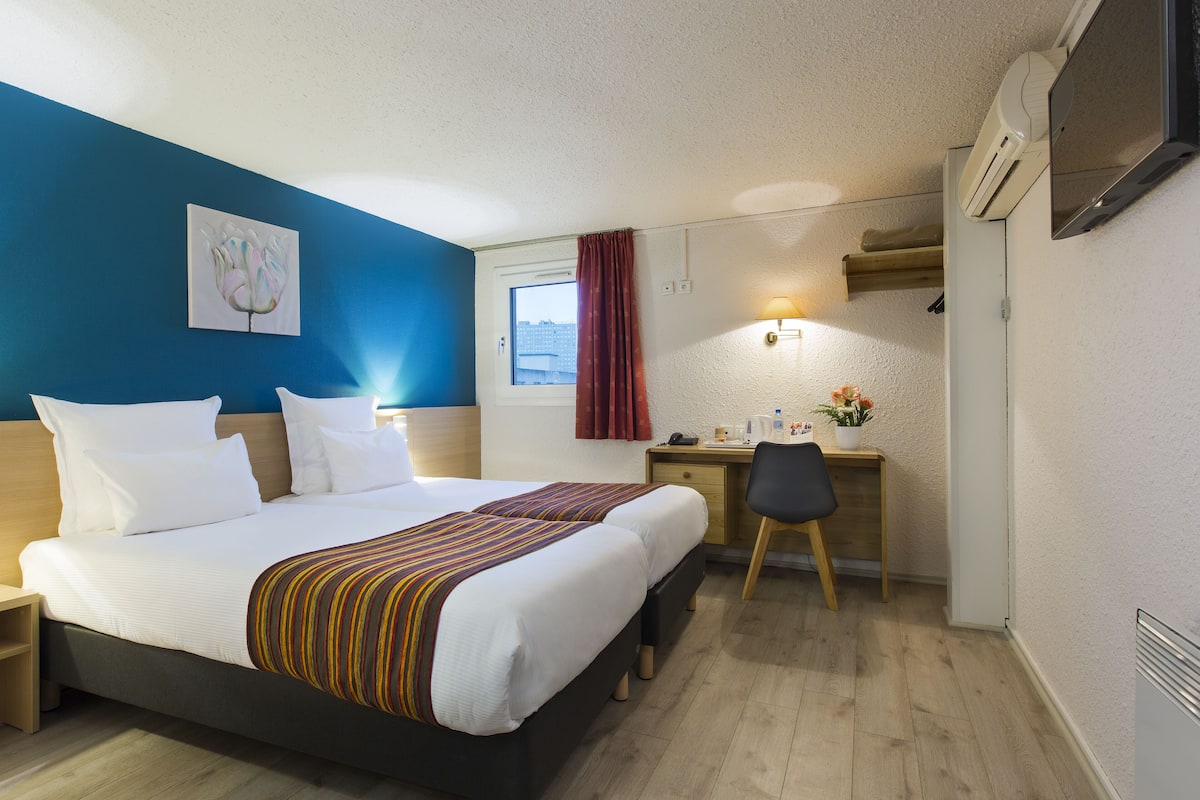 Standard Room, 2 Single Beds, Non Smoking | Desk, iron/ironing board, free cots/infant beds, free WiFi