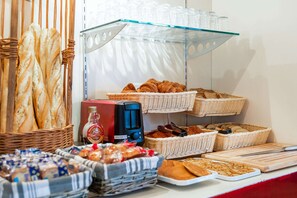 Daily buffet breakfast (EUR 11.90 per person)