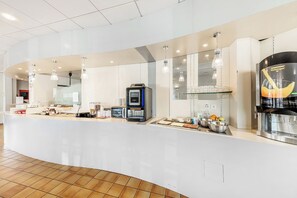 Daily buffet breakfast (EUR 11.90 per person) - Comfort Hotel Montlucon (Montlucon)