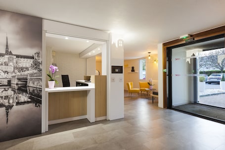 Reception. Comfort Hotel Amiens Nord