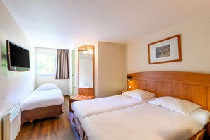 Standard 3 Singles Non Smoking | Desk, iron/ironing board, free cribs/infant beds, free WiFi