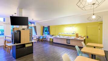 Dagelijks ontbijtbuffet (EUR 11.90 per persoon)