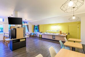 Daily buffet breakfast (EUR 11.90 per person)