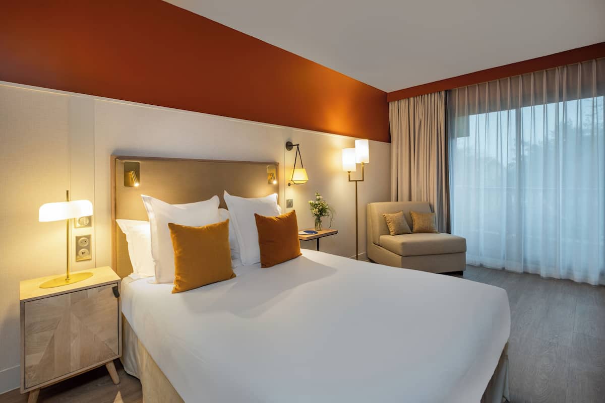Family Triple Room | 1 bedroom, premium bedding, in-room safe, desk