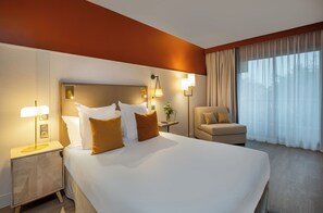 Tremannsrom – familie | Sengetøy av topp kvalitet, safe på rommet og skrivebord