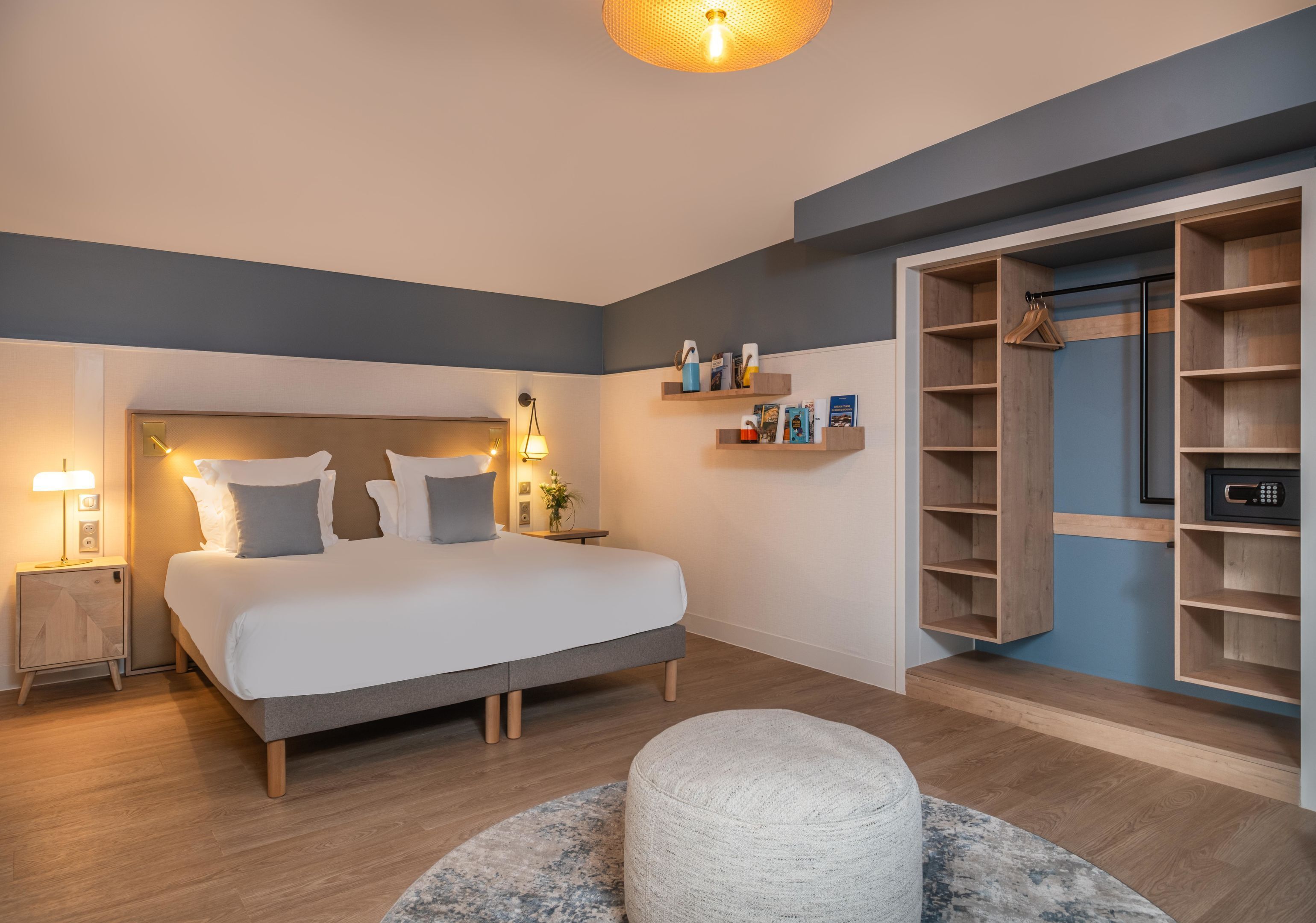 Junior Suite | Premium bedding, in-room safe, desk, blackout drapes