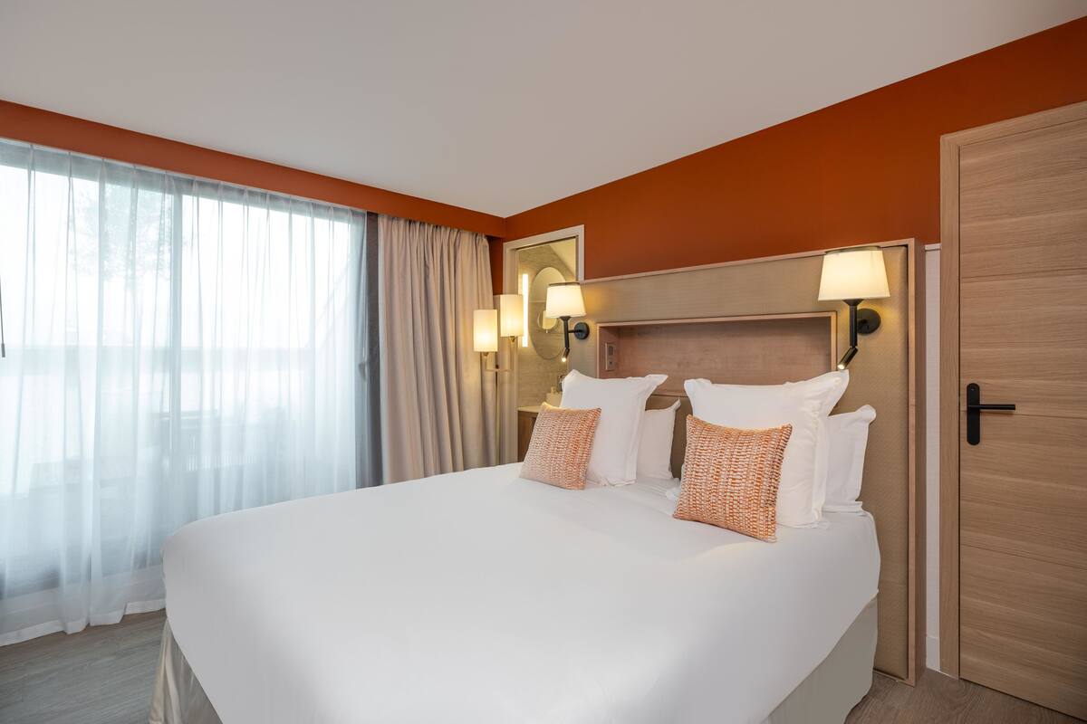 Deluxe Double Room | Premium bedding, in-room safe, desk, blackout drapes