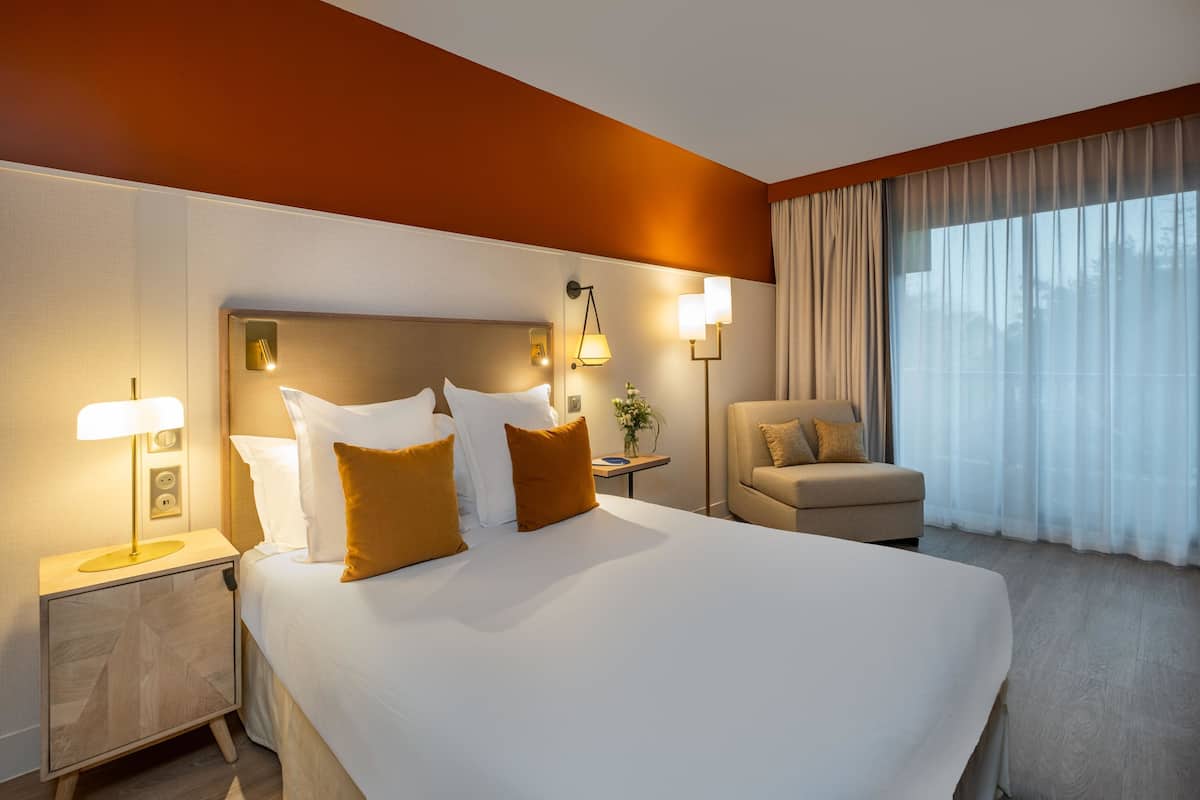Family Triple Room | Premium bedding, in-room safe, desk, blackout drapes