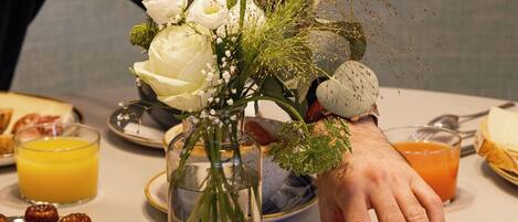Dagelijks ontbijtbuffet (EUR 17 per persoon)
