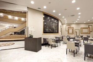 每日付費供應吃到飽早餐