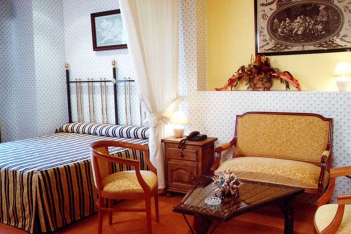 Standard Double Room Single Use | Minibar, in-room safe, desk, blackout curtains
