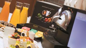 Frokostbuffé hver dag (EUR 25 per person)