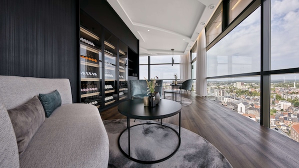 2 bars/lounges, rooftop bar