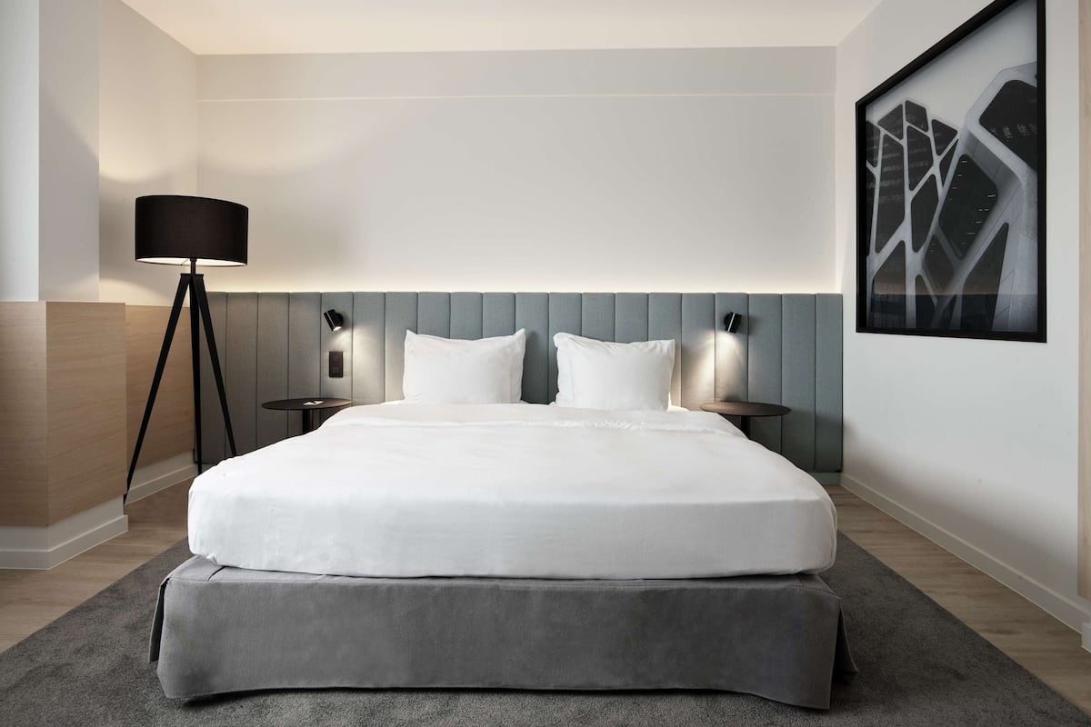 minibar, in-room safe, desk, laptop workspace