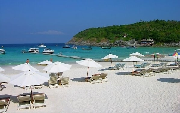 Beach - Circle Phuket Resort & Spa (Kamala)