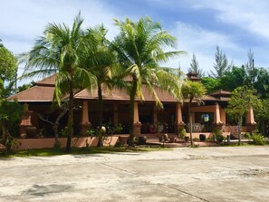 Property grounds - Circle Phuket Resort & Spa (Kamala)