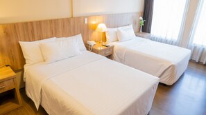 Down duvets, in-room safe, desk, soundproofing - Fenix Hotel (Quito)