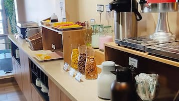 Full breakfast on weekends (USD 10.27 per person)