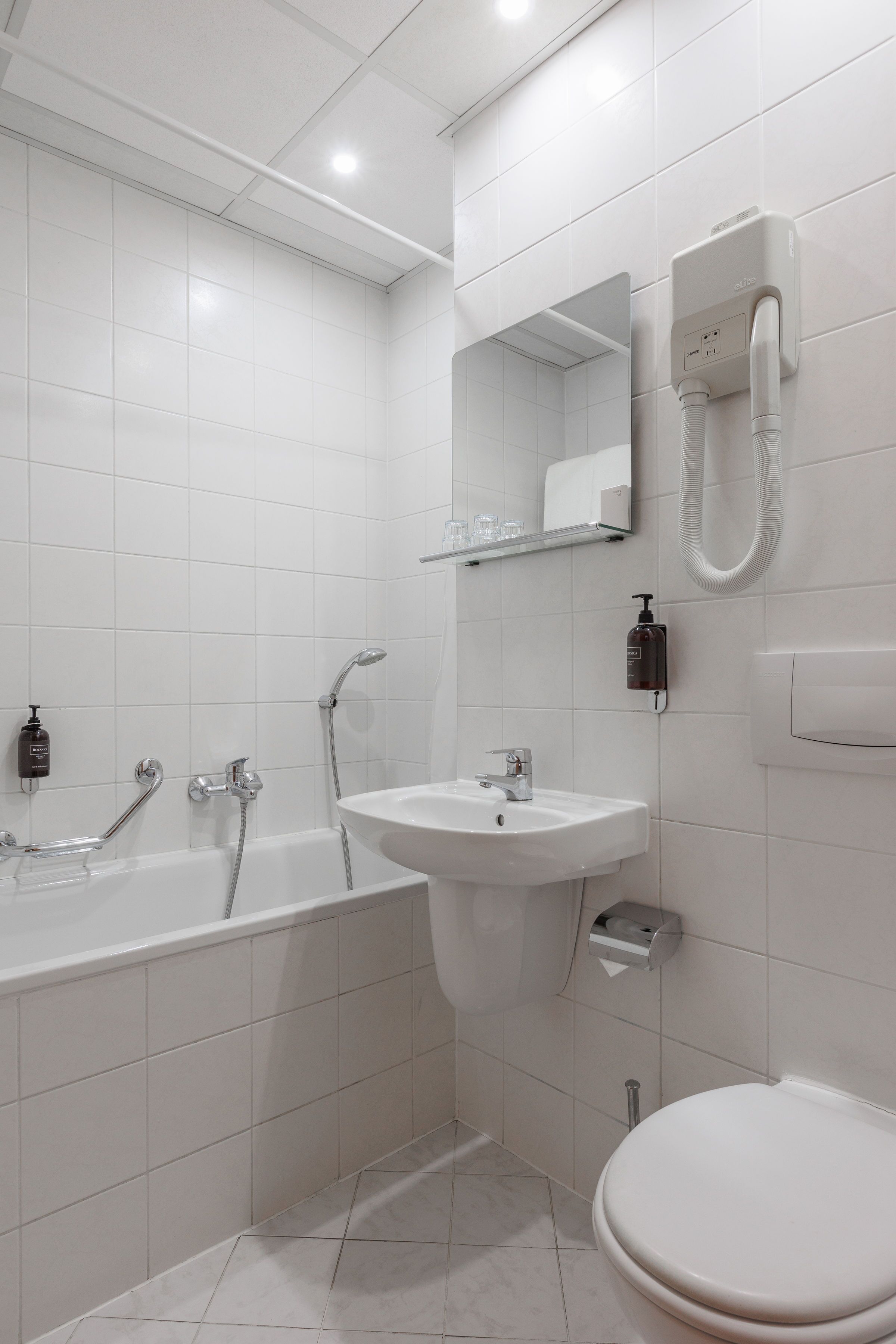 combined shower/bathtub, free toiletries, hair dryer, towels