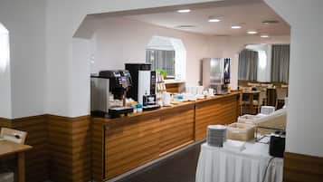 Daily buffet breakfast (CZK 360 per person)