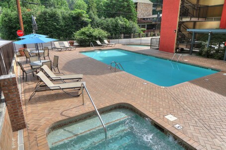 Gatlinburg River Inn - Image 16