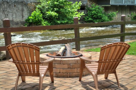 Gatlinburg River Inn - Image 2