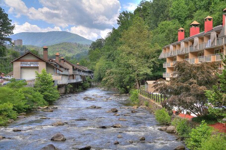 Gatlinburg River Inn - Image 3