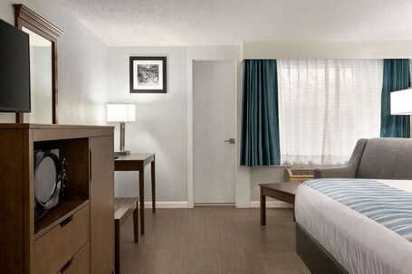 Gatlinburg River Inn - Image 51
