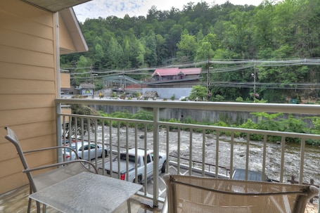 Gatlinburg River Inn - Image 29
