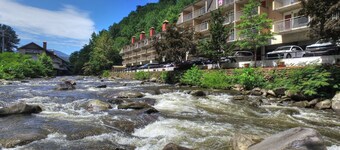 Gatlinburg River Inn