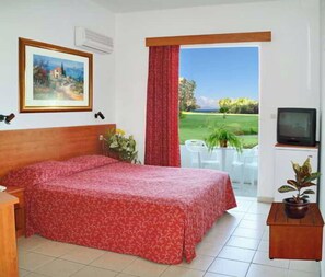 In-room safe, individually furnished, blackout drapes - Pylea Beach (Rhodes)