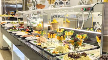 Tägliches Frühstücksbuffet (7 EUR pro Person)