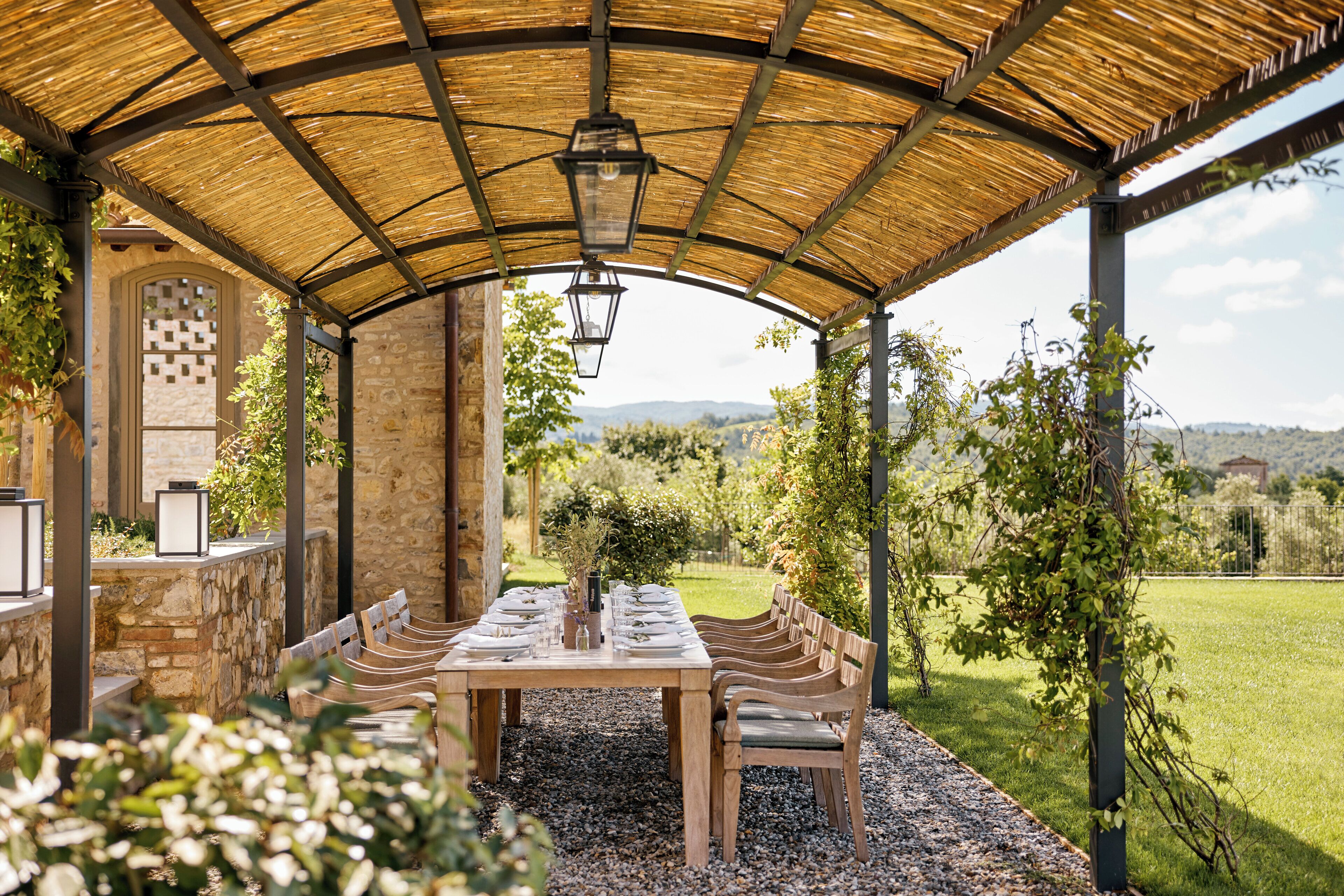 2 restaurants, breakfast, lunch, dinner served; international cuisine