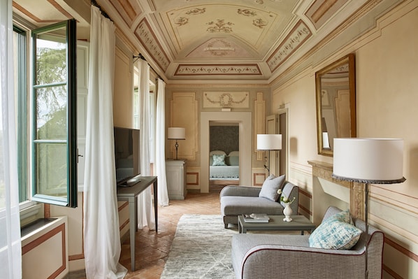 Suite (Heritage) | Egyptian cotton sheets, premium bedding, in-room safe