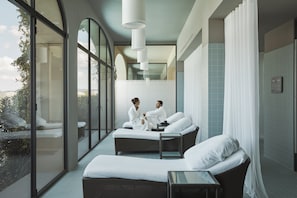 Couples treatment rooms, sauna, hot tub, steam room, body treatments