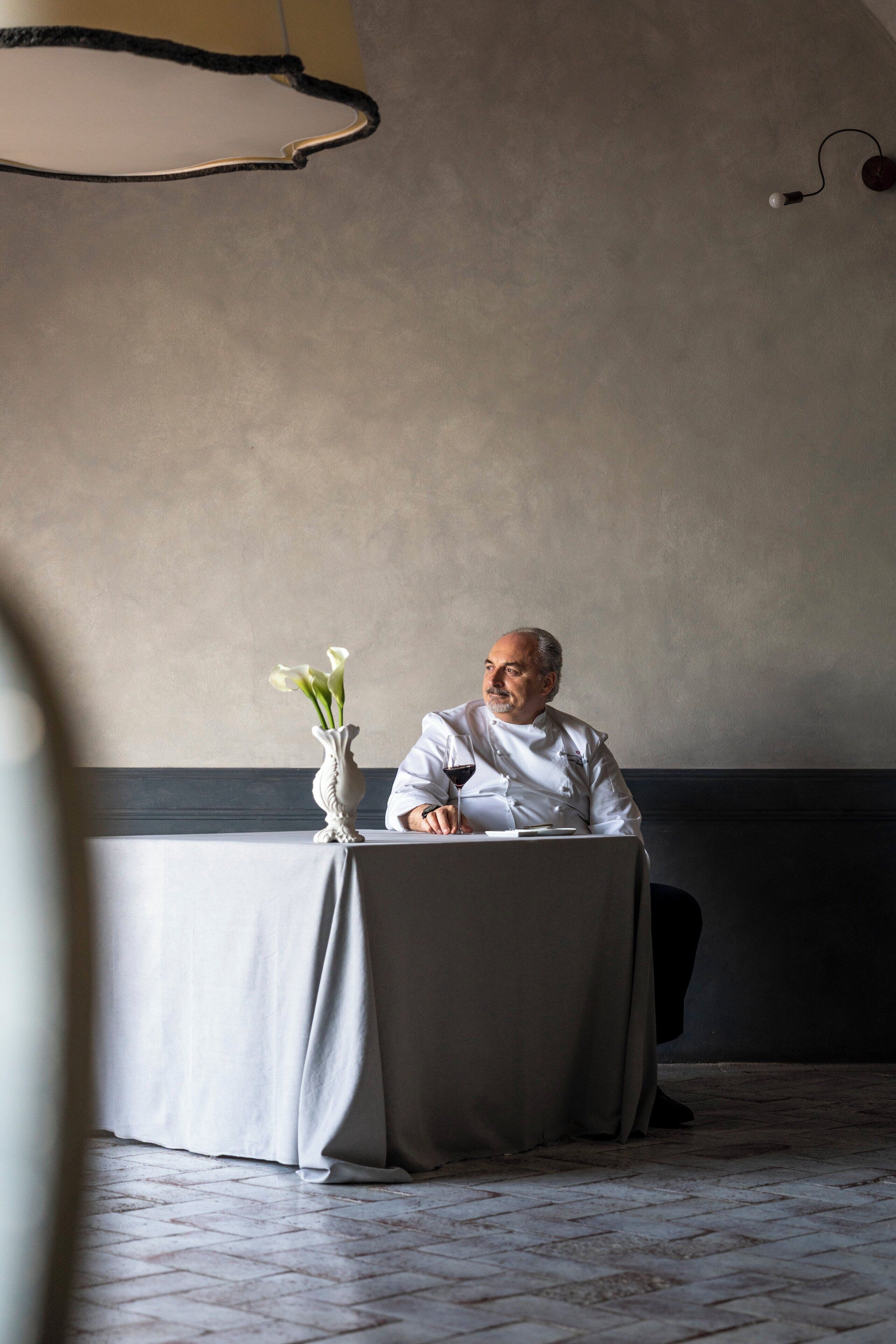 2 restaurants, breakfast, lunch, dinner served; international cuisine