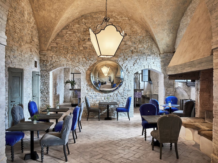 2 restaurantes; se sirven desayunos, almuerzos y cocina internacional