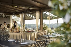 Petit-déjeuner buffet compris tous les jours