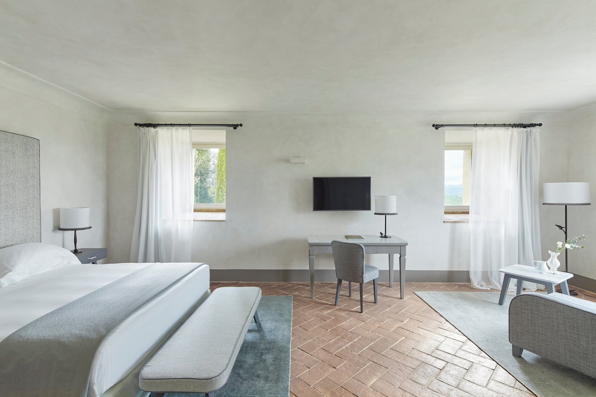 Suite, Multiple Beds (Como) | Egyptian cotton sheets, premium bedding, in-room safe