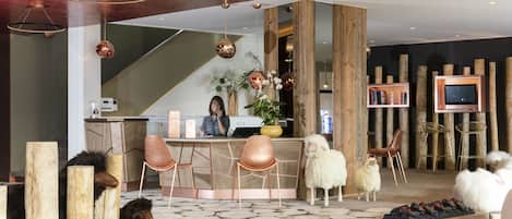 Lobby lounge