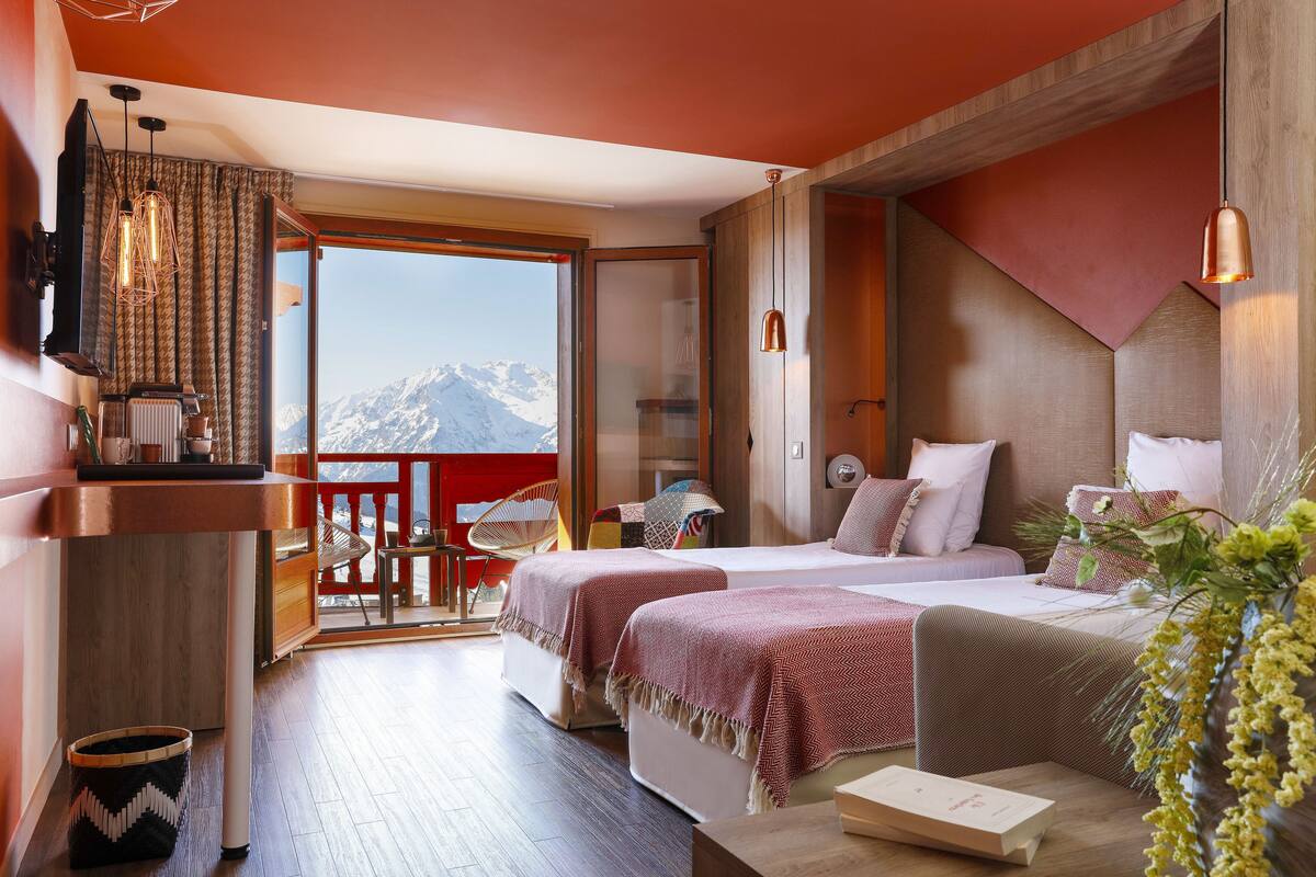 Premium bedding, pillowtop beds, in-room safe, soundproofing