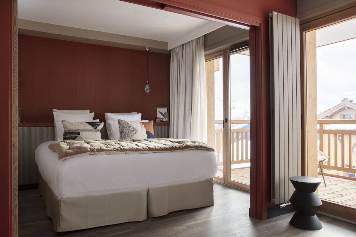 Premium bedding, pillowtop beds, in-room safe, soundproofing