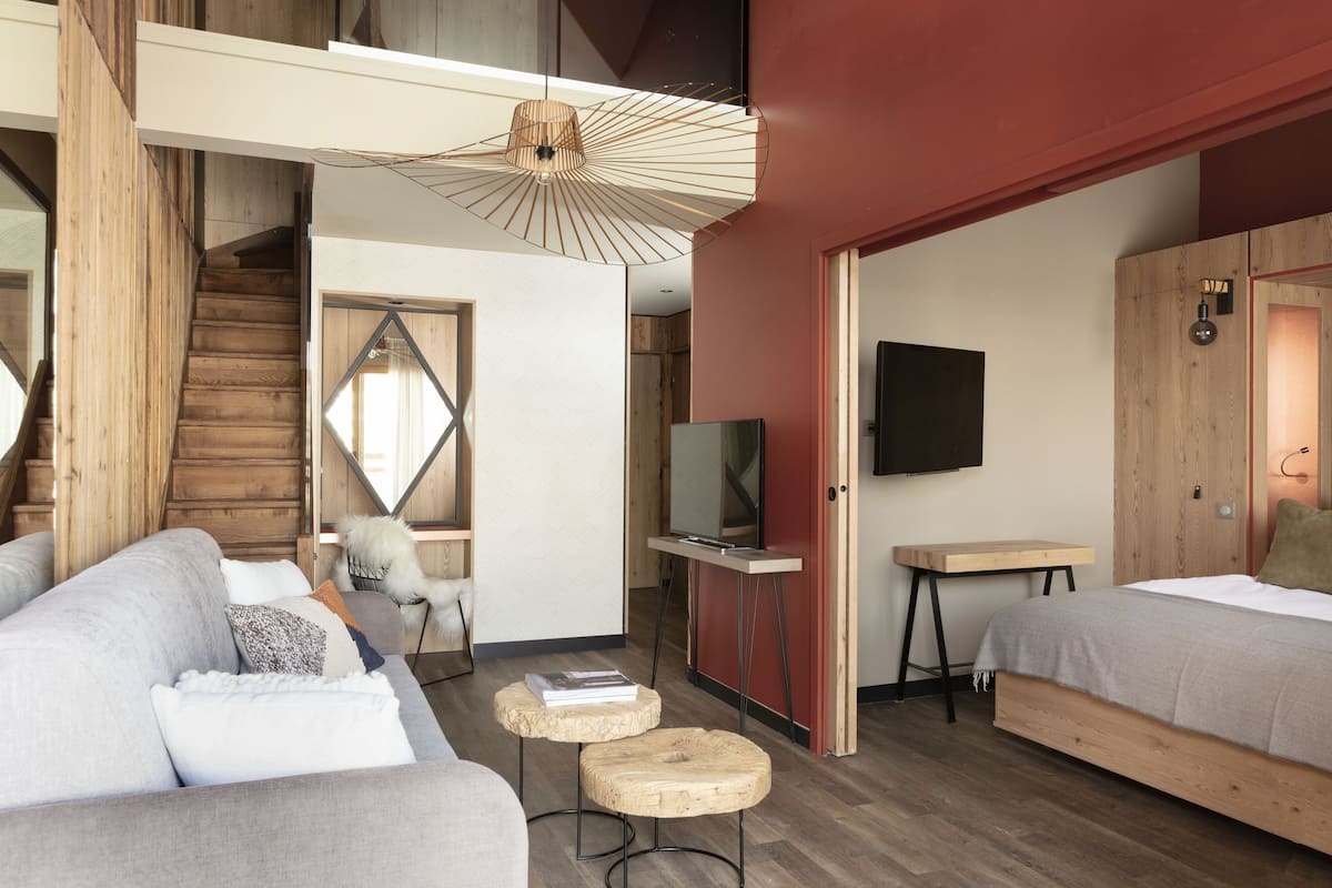 Premium bedding, pillowtop beds, in-room safe, soundproofing