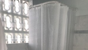 Bathroom - Karyatides (Aegina)