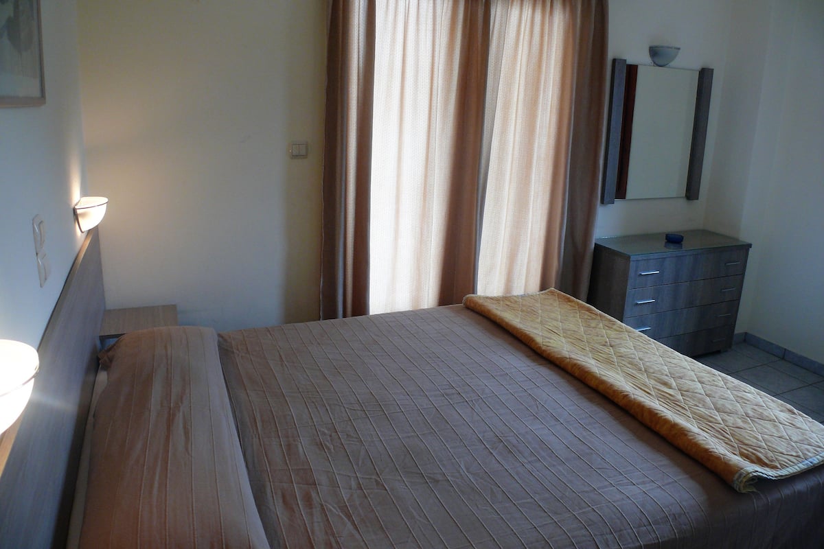 Standard Room | In-room safe, iron/ironing board (on request), cribs (surcharge)