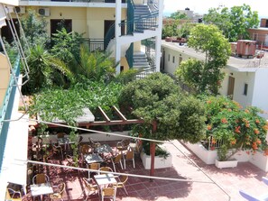 Terrace/patio - Karyatides (Aegina)