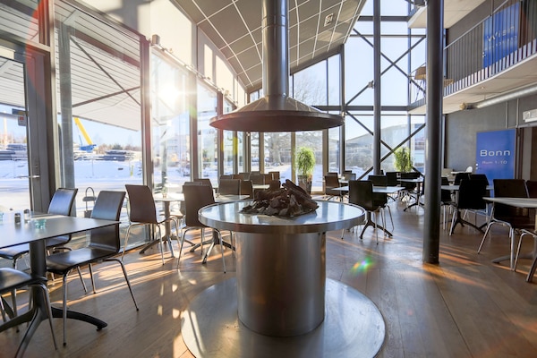 供應早餐及晚餐