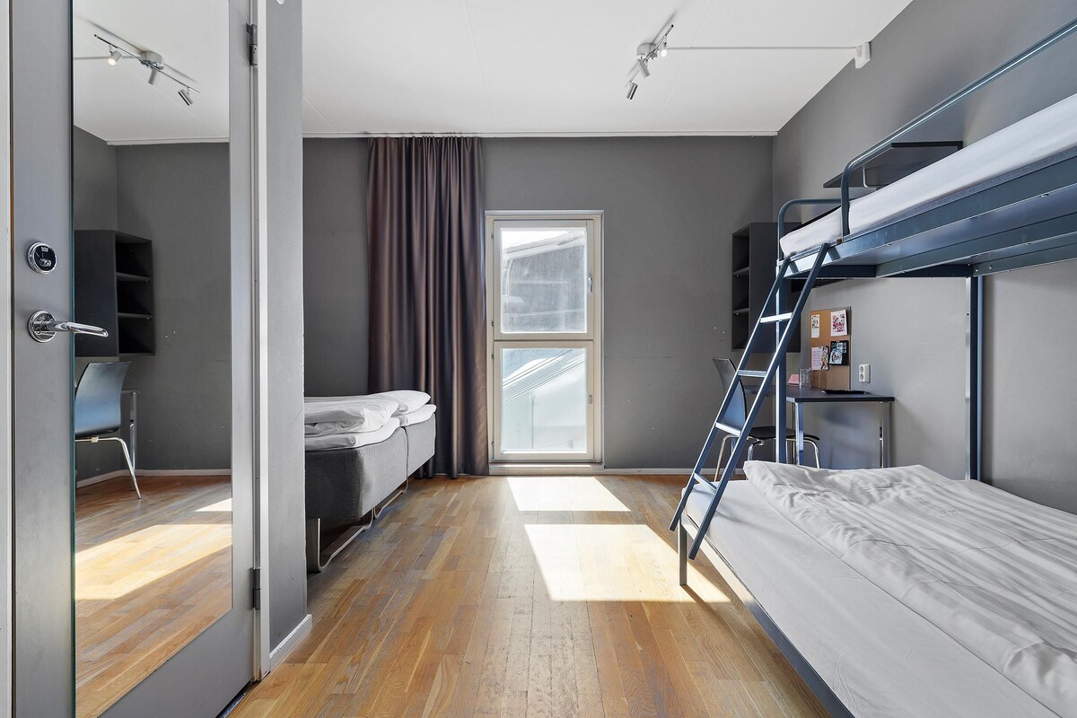 Family Room, Multiple Beds, Non Smoking