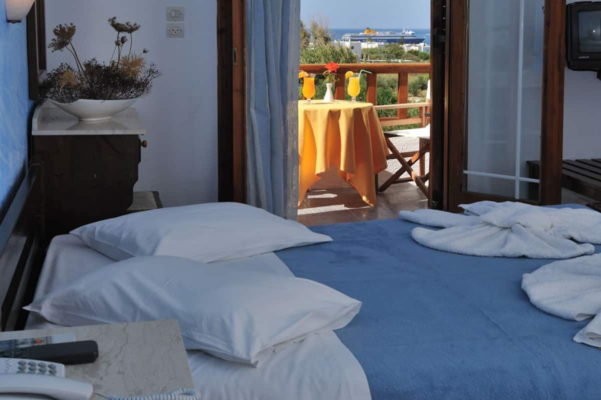 standard room, sea view | minibar, in-room safe, individually decorated, individually furnished