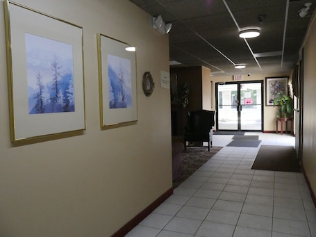 Interior entrance. Motel Sun Inn